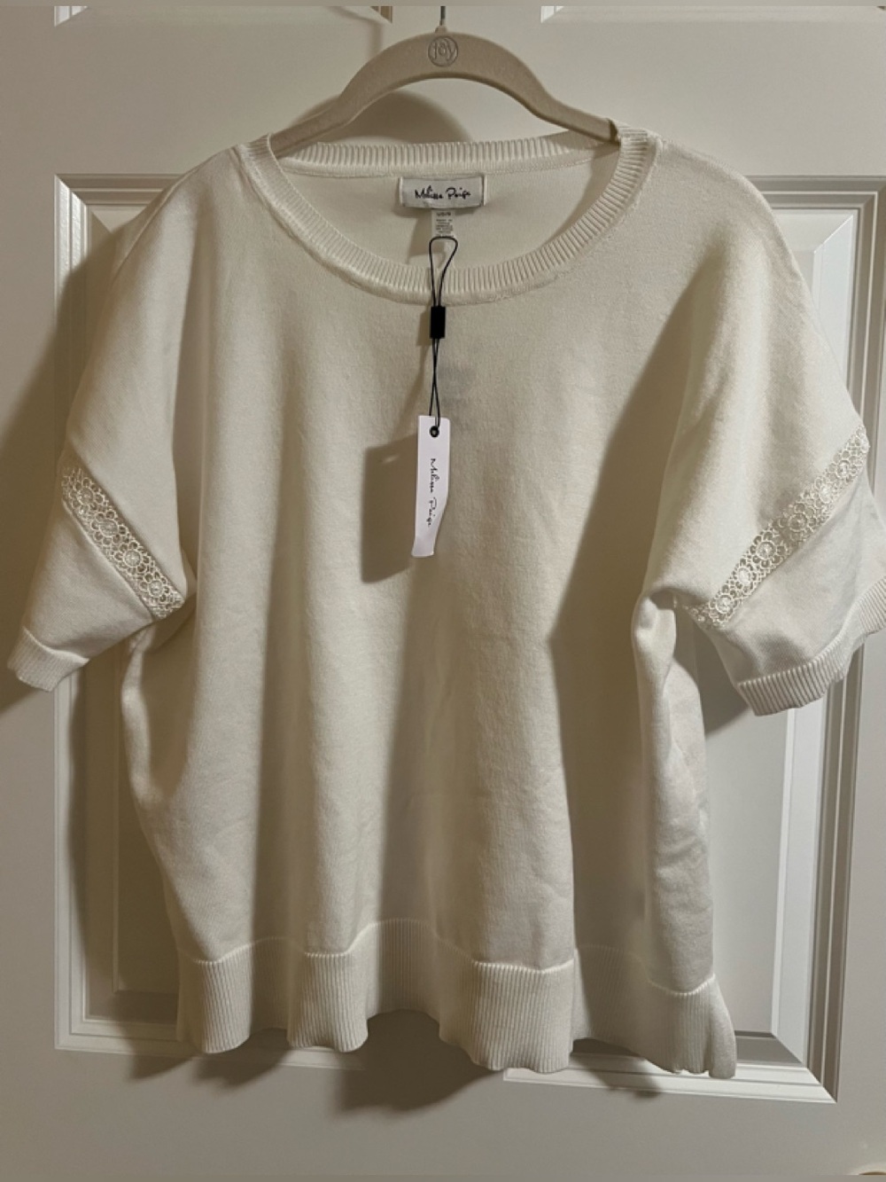 NWT Melissa Paige white short sleeve top. Size L